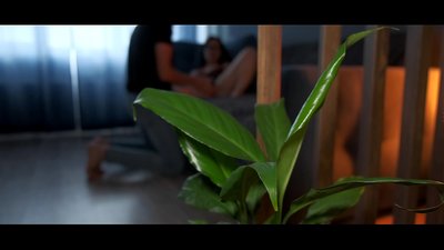 Teenagepar forelsket har hed sex, masser af sperm på hendes røv.