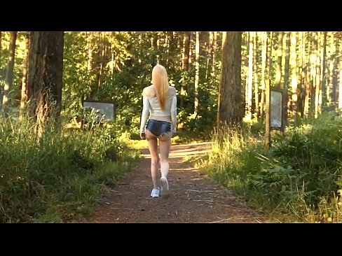 ❤️ Smuk kvinde bevæger sig langsomt, ikke nøgen video ❤❌ Sex video at da.fuxporn-com.ru
